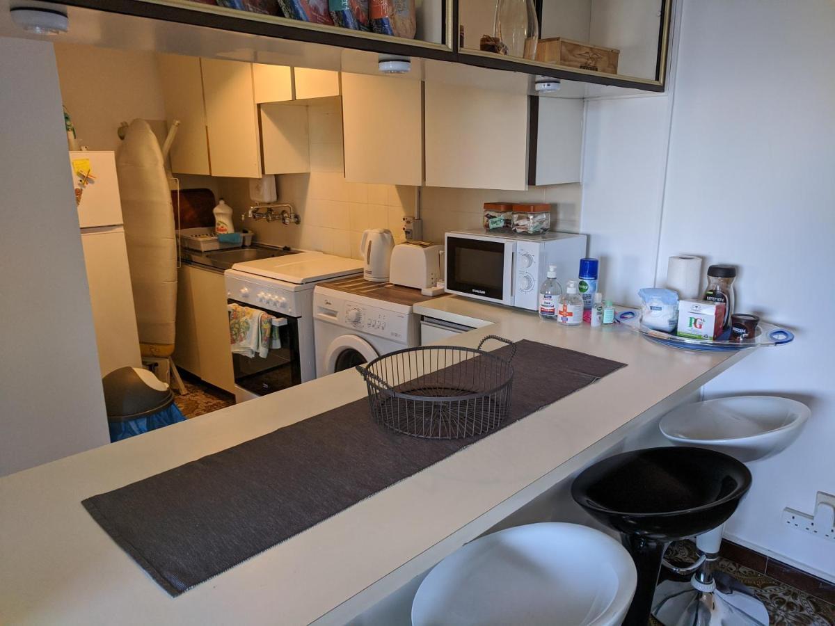 Fantastic 1 Bed Apartment By The Sea Opposite 4 Seasons Limassol Ngoại thất bức ảnh